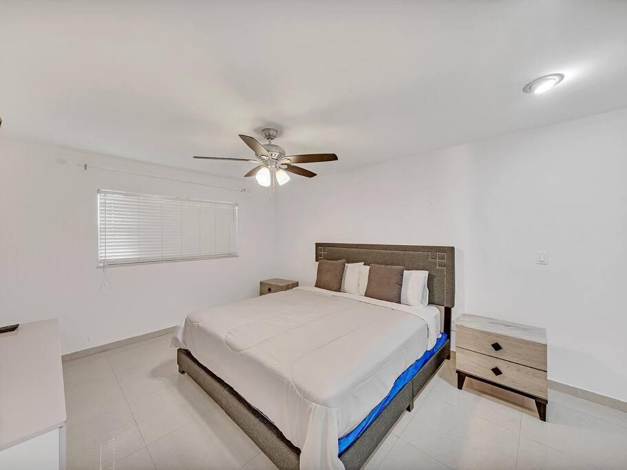 Supervilla - Lakefront - Sunsets, Kayaks, Grill Fort Lauderdale Esterno foto