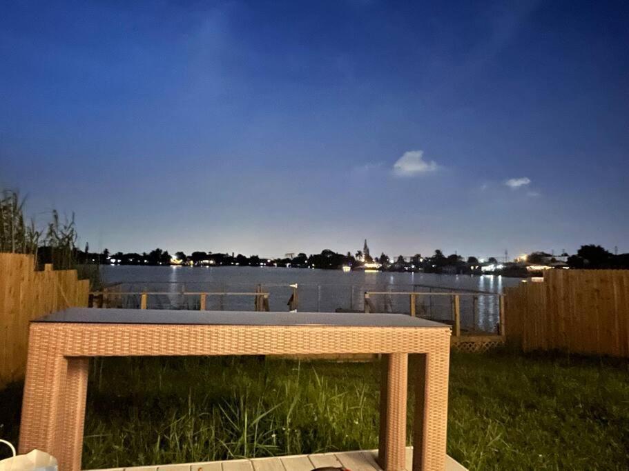 Supervilla - Lakefront - Sunsets, Kayaks, Grill Fort Lauderdale Esterno foto