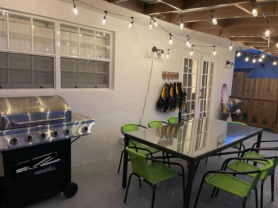 Supervilla - Lakefront - Sunsets, Kayaks, Grill Fort Lauderdale Esterno foto