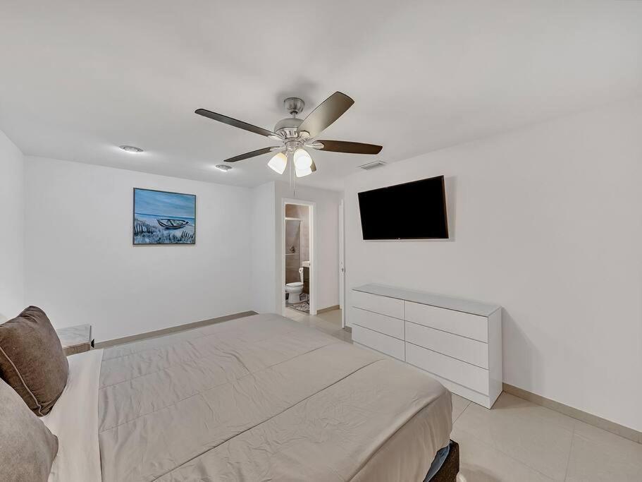 Supervilla - Lakefront - Sunsets, Kayaks, Grill Fort Lauderdale Esterno foto