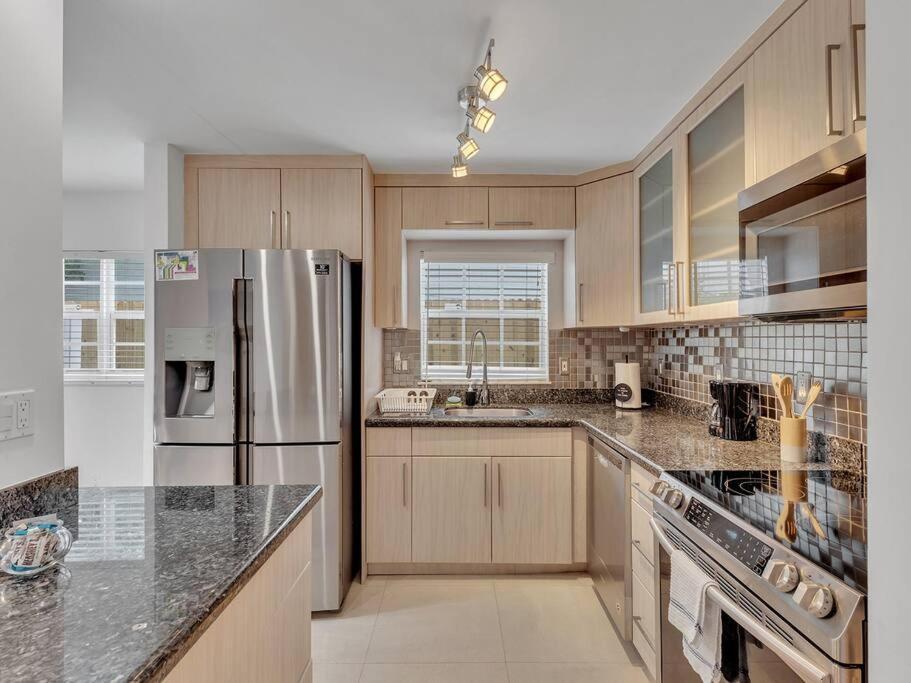 Supervilla - Lakefront - Sunsets, Kayaks, Grill Fort Lauderdale Esterno foto