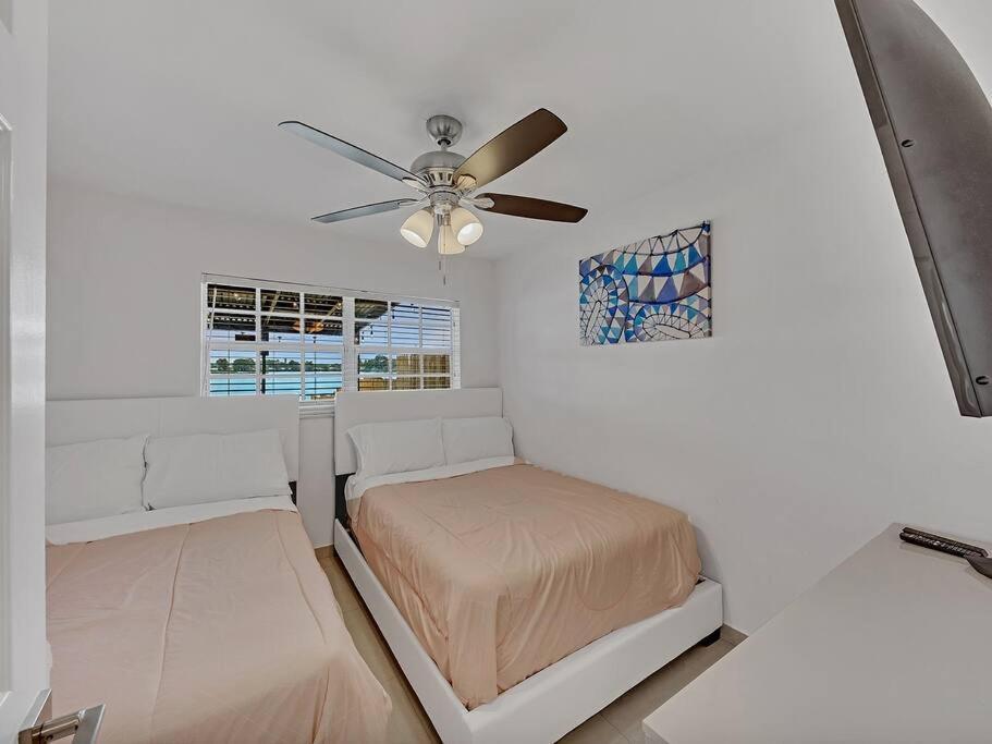 Supervilla - Lakefront - Sunsets, Kayaks, Grill Fort Lauderdale Esterno foto