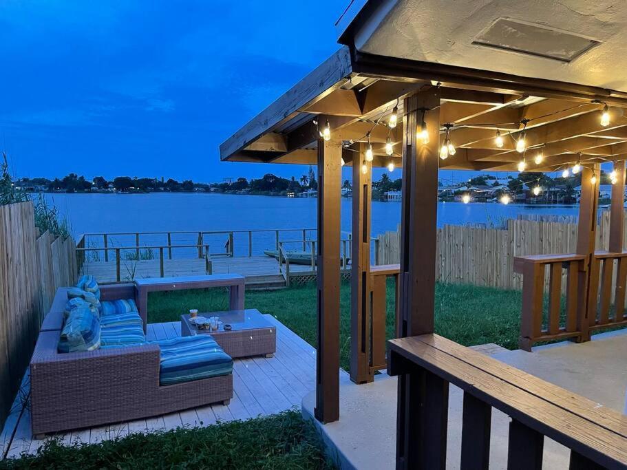 Supervilla - Lakefront - Sunsets, Kayaks, Grill Fort Lauderdale Esterno foto