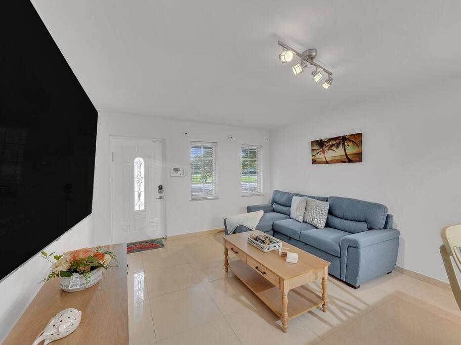 Supervilla - Lakefront - Sunsets, Kayaks, Grill Fort Lauderdale Esterno foto