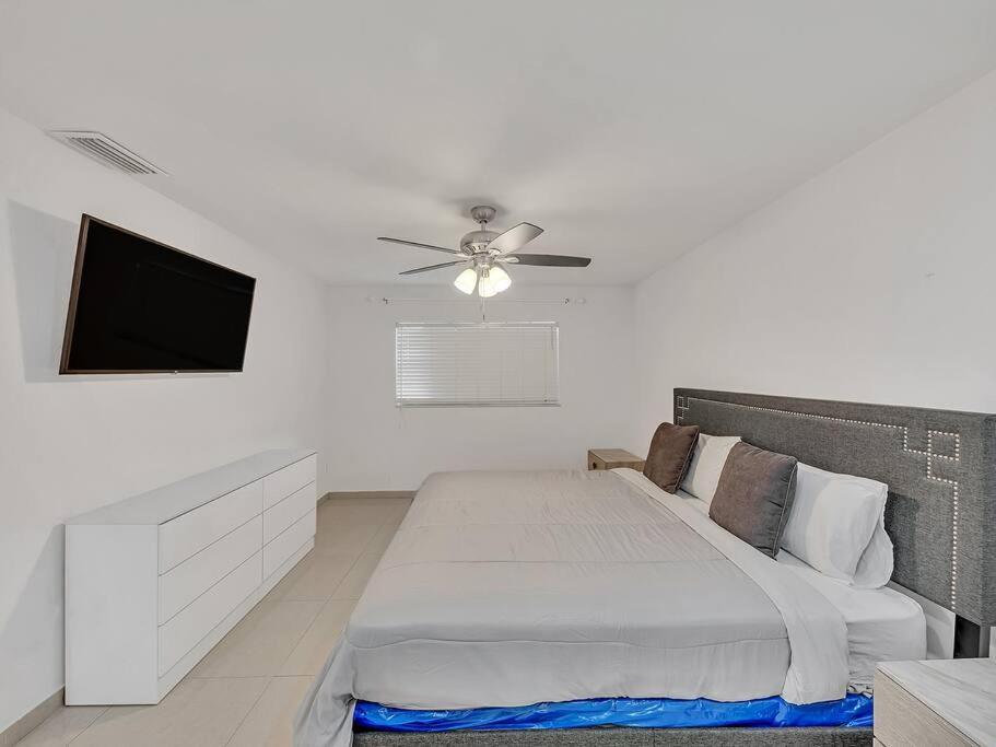 Supervilla - Lakefront - Sunsets, Kayaks, Grill Fort Lauderdale Esterno foto
