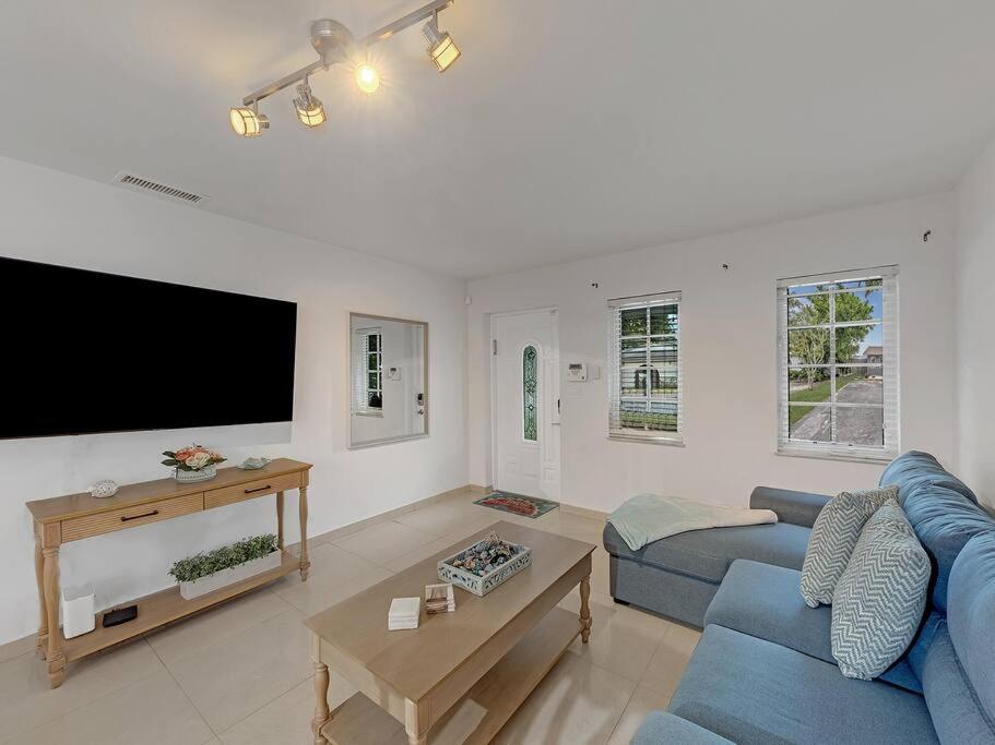 Supervilla - Lakefront - Sunsets, Kayaks, Grill Fort Lauderdale Esterno foto
