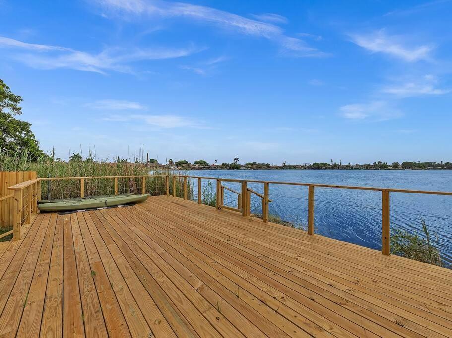 Supervilla - Lakefront - Sunsets, Kayaks, Grill Fort Lauderdale Esterno foto
