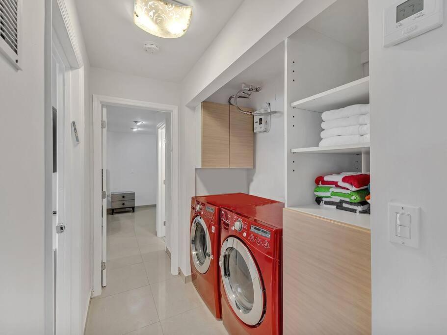 Supervilla - Lakefront - Sunsets, Kayaks, Grill Fort Lauderdale Esterno foto
