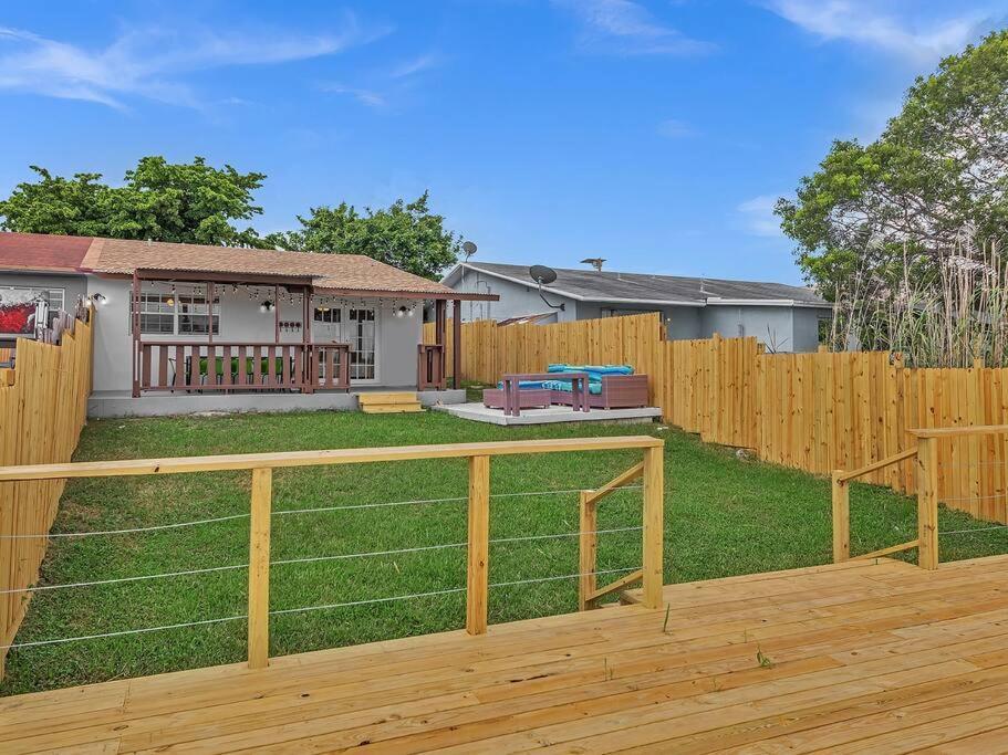 Supervilla - Lakefront - Sunsets, Kayaks, Grill Fort Lauderdale Esterno foto