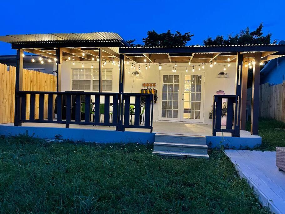 Supervilla - Lakefront - Sunsets, Kayaks, Grill Fort Lauderdale Esterno foto