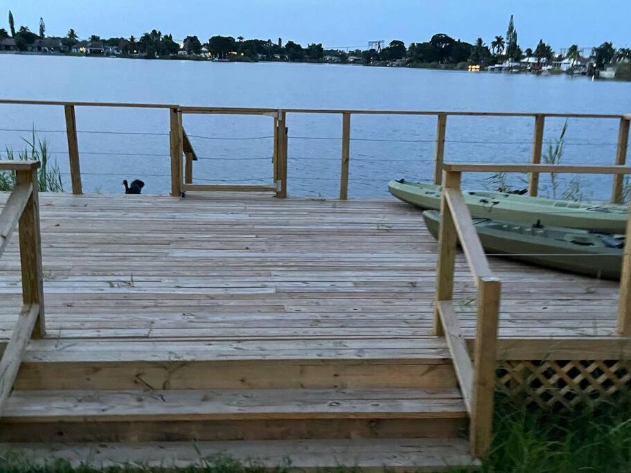 Supervilla - Lakefront - Sunsets, Kayaks, Grill Fort Lauderdale Esterno foto