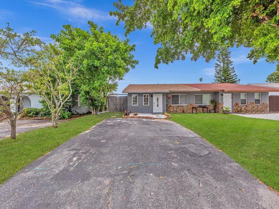 Supervilla - Lakefront - Sunsets, Kayaks, Grill Fort Lauderdale Esterno foto