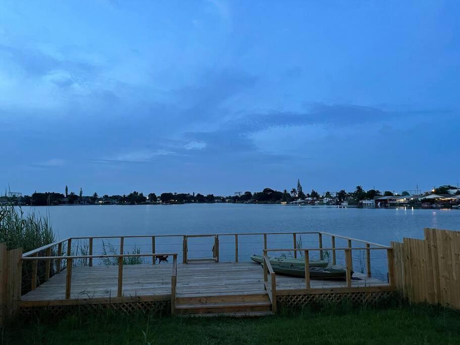 Supervilla - Lakefront - Sunsets, Kayaks, Grill Fort Lauderdale Esterno foto
